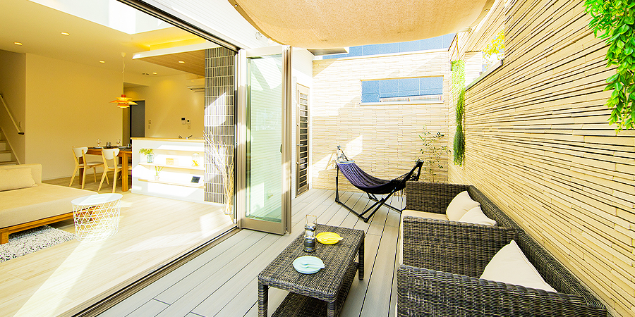 壁付きウッドデッキ「アペル」