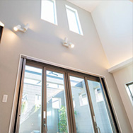 開放的な吹き抜け